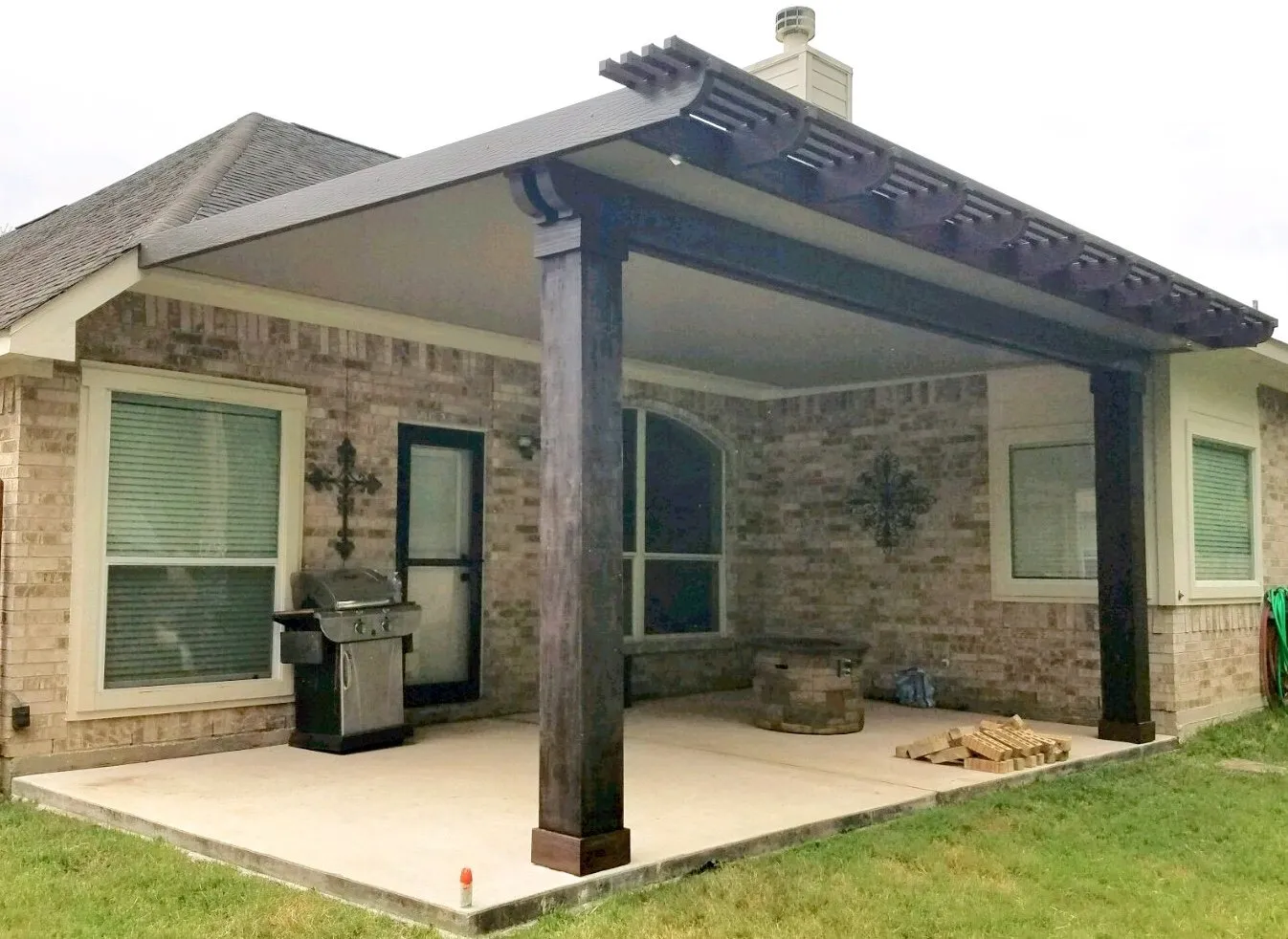 Insulated aluminum patio cover with pergola wrap and lattice tubes