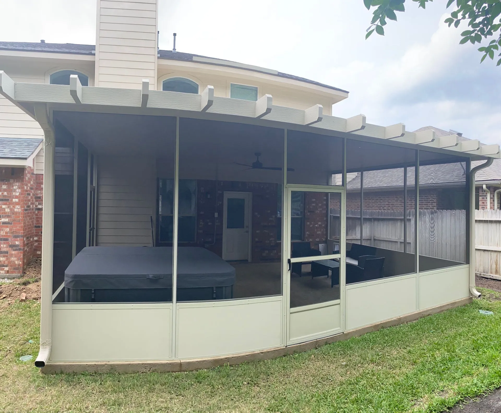 Screen room enclosure installed by Kool Covers