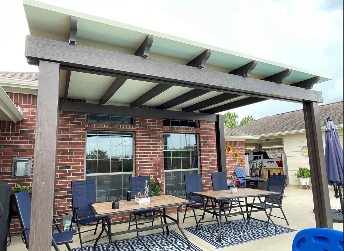 Aluminum pergola with patio cover in Pearland, TX